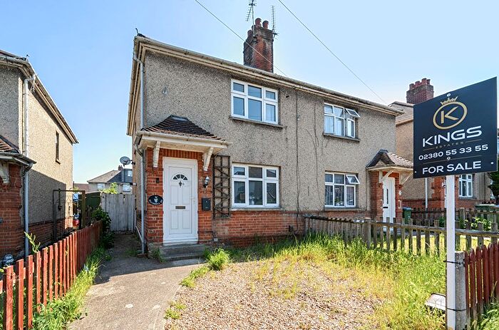 3 Bedroom Semi-Detached House For Sale In Bluebell Road, Southampton, SO16