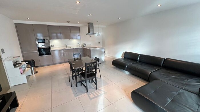 2 Bedroom Flat To Rent In Lambton Road, London, SW20