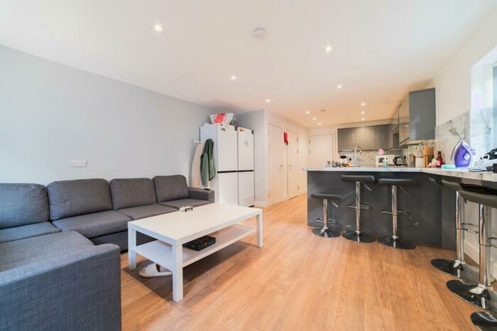 6 Bedroom End Of Terrace House To Rent In Bedford Street, Roath, CF24