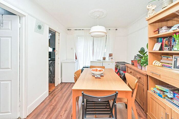 2 Bedroom Flat To Rent In Devonshire Road, Mill Hill East, London, NW7