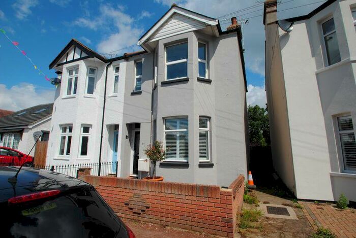 1 Bedroom Flat To Rent In Ronald Hill Grove, Leigh On Sea, SS9