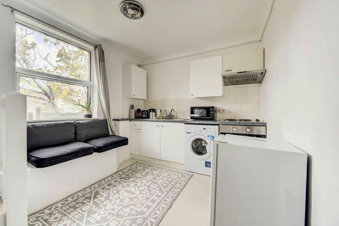 1 Bedroom Flat To Rent In Hogarth Road, Earls Court, London, SW5