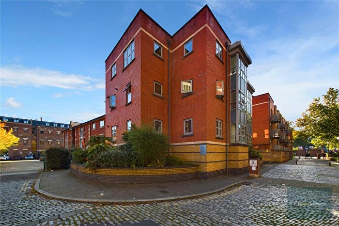 2 Bedroom Apartment To Rent In The Metropolitan, Bristol, BS1