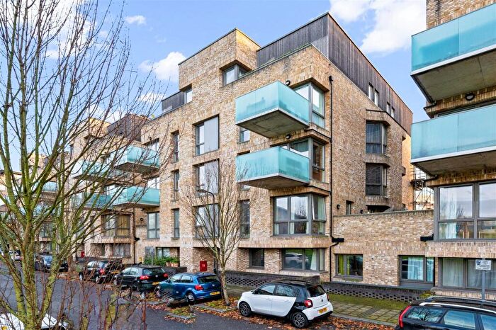 2 Bedroom Apartment For Sale In Hilltop Avenue, London, NW10