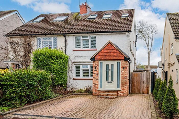 3 Bedroom Semi Detached House For Sale In Oatfield Road, Tadworth, KT20