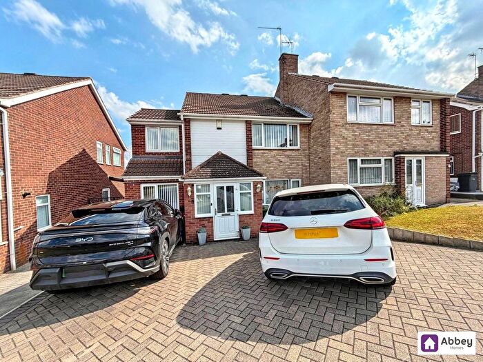 3 Bedroom Semi-Detached House For Sale In Ranton Way, Leicester, LE3