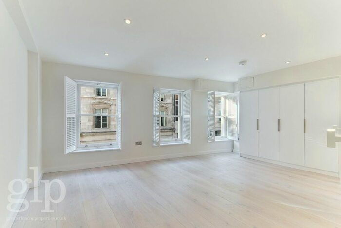 1 Bedroom Flat To Rent In William Iv Street, London, WC2N