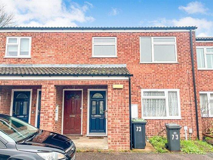 2 Bedroom Maisonette For Sale In Pinemead, Shefford, SG17