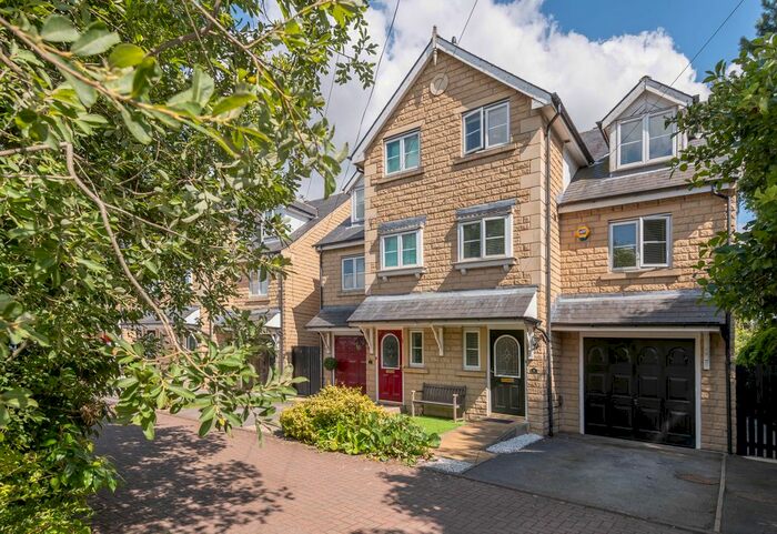 4 Bedroom Town House To Rent In Keplestone Mews, Alwoodley, Leeds, LS17