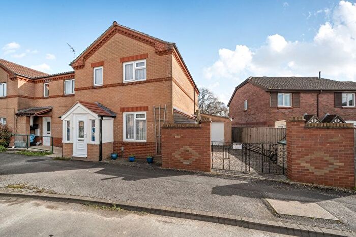 3 Bedroom End Terrace House For Sale In Castleton Road, Middleleaze, Swindon, SN5