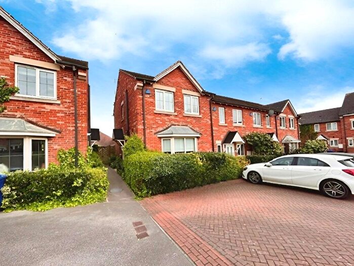 3 Bedroom Semi-Detached House To Rent In Honeysuckle Close, Doncaster, South Yorkshire, DN4
