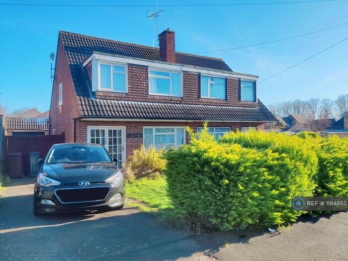 3 Bedroom Semi-Detached House To Rent In St. Saviours Road, Reading, RG1