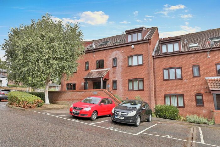 2 Bedroom Flat To Rent In Roseville Close, Norwich, NR1