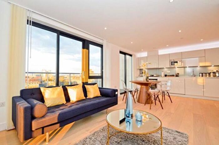 2 Bedroom Apartment To Rent In Kensington Apartments, Commercial Street, Shoreditch, E1