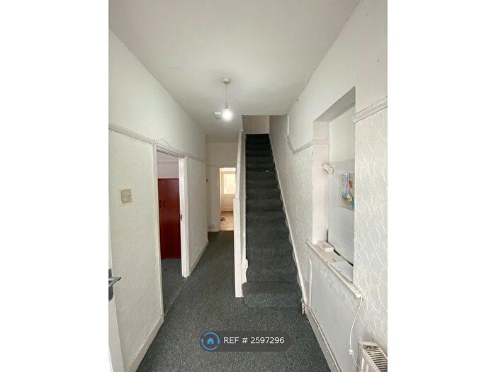 7 Bedroom Semi-Detached House To Rent In Whalebone Avenue, Romford, RM6