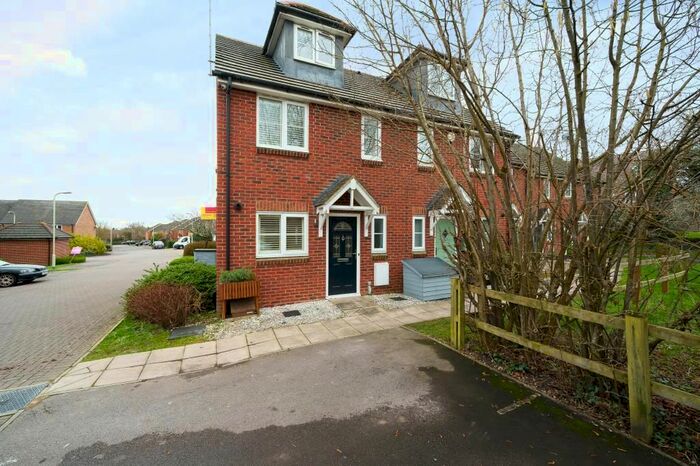 3 Bedroom End Of Terrace House For Sale In Jersey Drive, Winnersh Wokingham, RG41