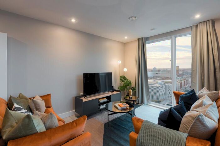 3 Bedroom Apartment To Rent In Quarry Hill Leeds, LS2
