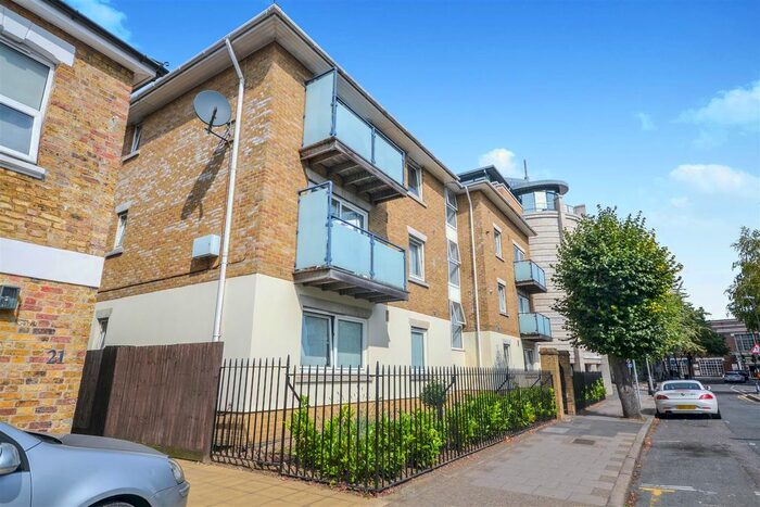 1 Bedroom Flat To Rent In Hartfield Crescent, London, SW19