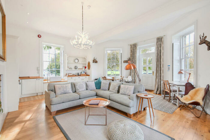 2 Bedroom Apartment To Rent In Craven House, Hampton Court Road, KT8