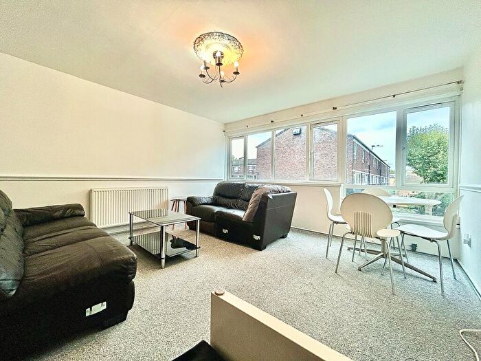 2 Bedroom Flat To Rent In Dunnett House, Vernon Road, Bow, E3