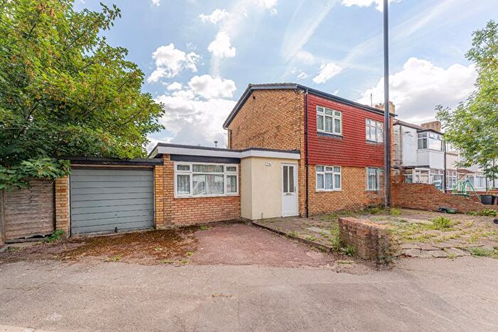 4 Bedroom Detached House For Sale In Scotland Green Road North, Enfield, EN3