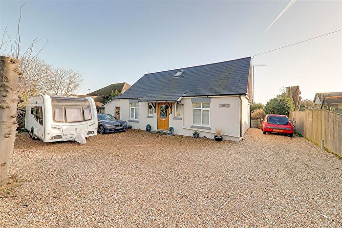 3 Bedroom Chalet For Sale In Arundel Road, Worthing, BN13