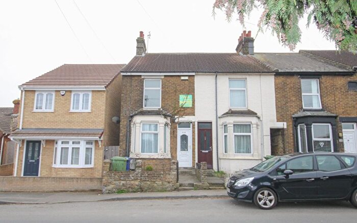 3 Bedroom End Of Terrace House To Rent In Tonge Road, Murston, Sittingbourne, Kent, ME10