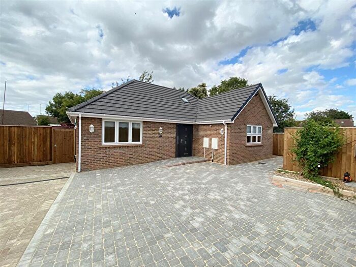 3 Bedroom Detached Bungalow To Rent In Onslow Road, Luton, LU4