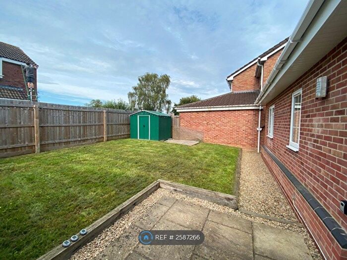 3 Bedroom Detached House To Rent In Danes Close, Chippenham, SN15