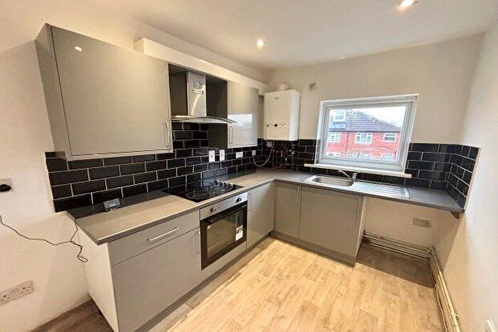 2 Bedroom Flat To Rent In Lilac Crescent, Nottingham, NG9