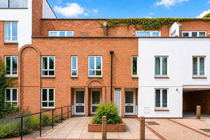 4 Bedroom Apartment For Sale In Sunbury Lane, London, SW11