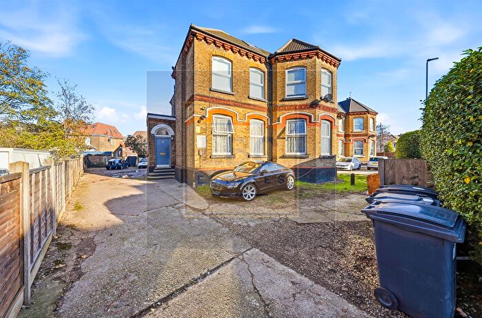 3 Bedroom Flat For Sale In Craven Park, London, NW10