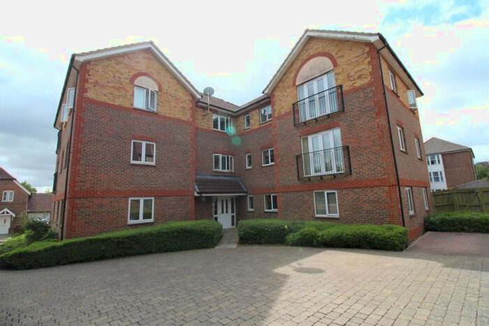 2 Bedroom Flat To Rent In Running Foxes Lane, Singleton, Ashford, TN23