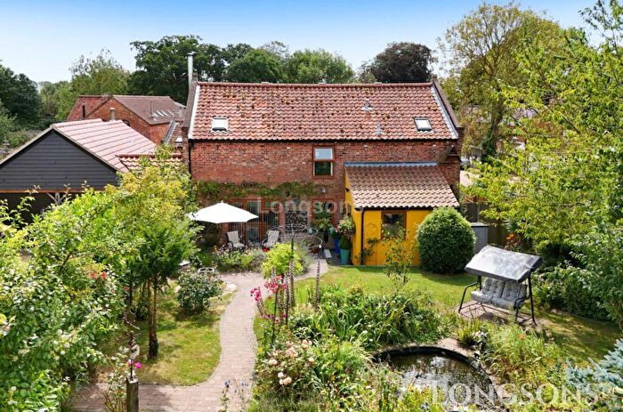 4 Bedroom Cottage For Sale In Dereham Road, Ovington, IP25