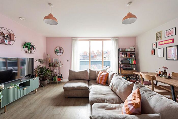 2 Bedroom Flat For Sale In Howard Road, Walthamstow, E17