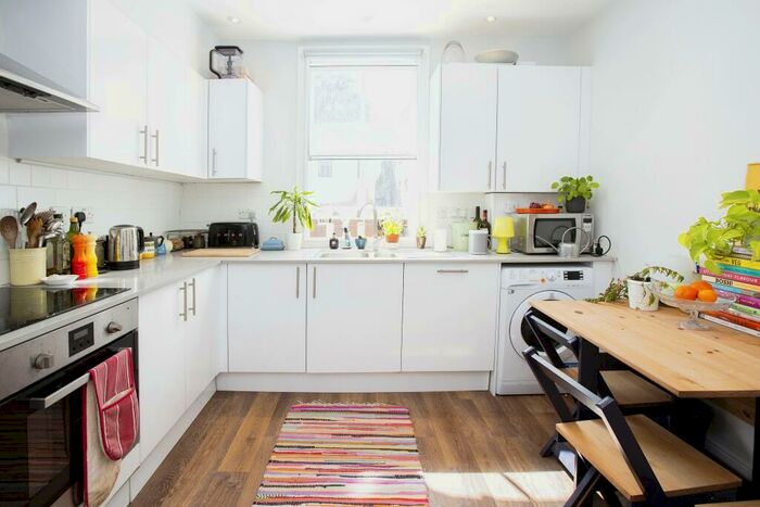 2 Bedroom Flat To Rent In Pearson Street, E2