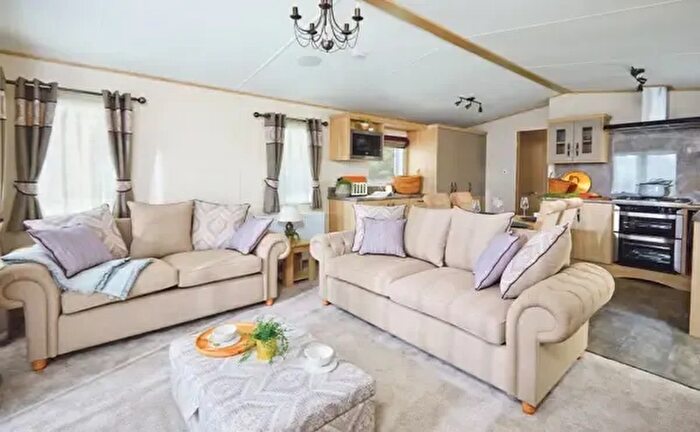 2 Bedroom Park Home For Sale In Shorefield Road, Downton, Lymington, SO41