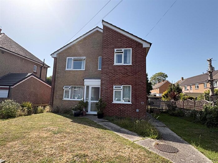 2 Bedroom Apartment For Sale In Hillcrest Road, Weymouth, DT4