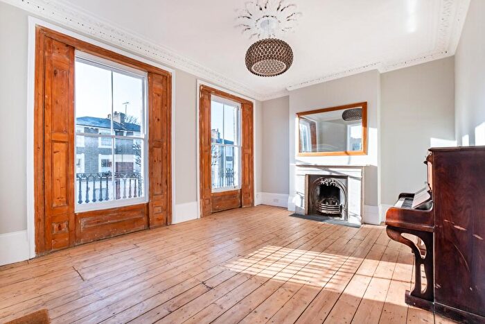 3 Bedroom Maisonette To Rent In Richmond Avenue London, N1