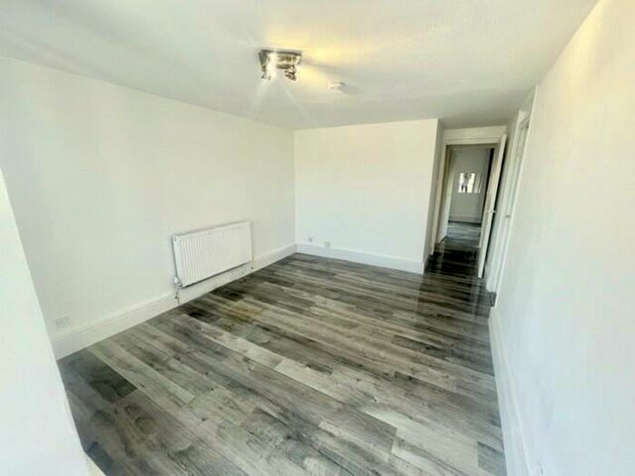 1 Bedroom Flat To Rent In Lawson Close, Plaistow, E16
