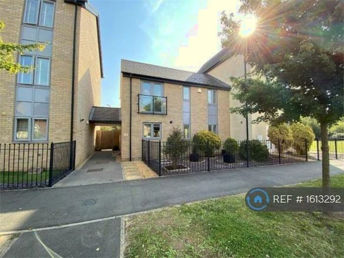 3 Bedroom Semi-Detached House To Rent In Dramsell Rise, St. Neots, PE19