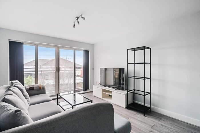 2 Bedroom Flat To Rent In Sundeala Close, Sunbury-On-Thames, TW16