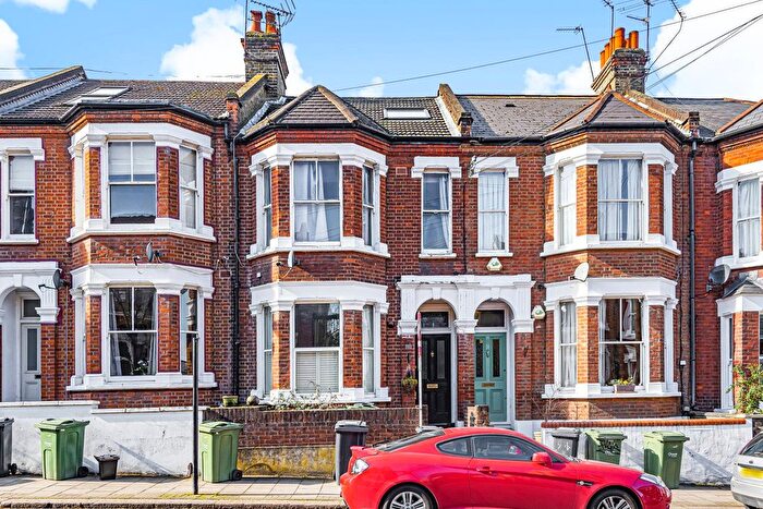 1 Bedroom Flat To Rent In Brayburne Avenue, Clapham, London, SW4