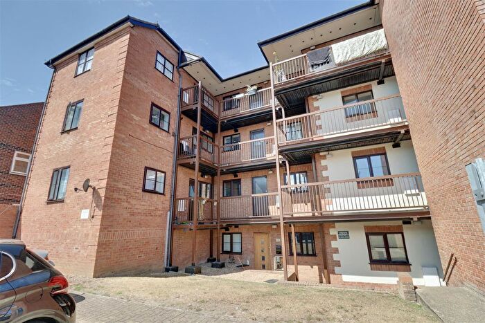 1 Bedroom Flat To Rent In Inverness Road, Gosport, PO12