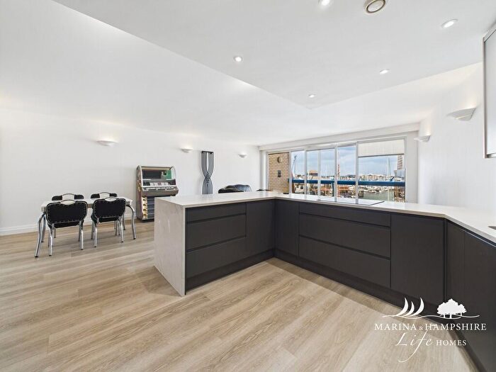 2 Bedroom Apartment For Sale In Port Way, Port Solent, PO6