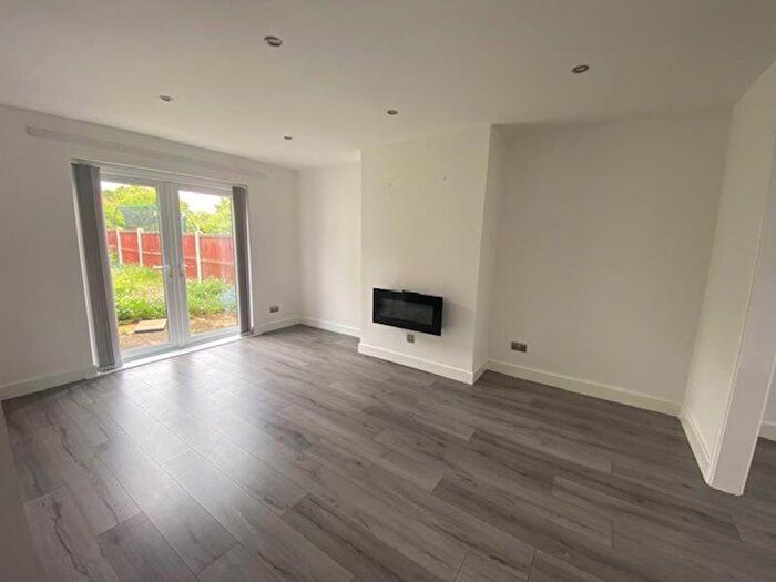 3 Bedroom Semi-Detached House To Rent In Ruffs Drive, Nottingham, NG15