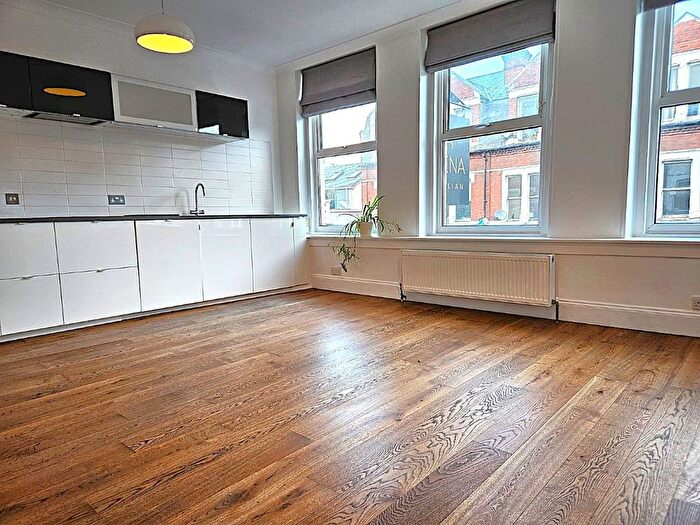 1 Bedroom Flat For Sale In Richmond Rd, East Twickenham, TW1