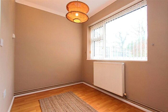2 Bedroom Apartment To Rent In Chalkwell Park Drive, Leigh-on-Sea, Essex, SS9