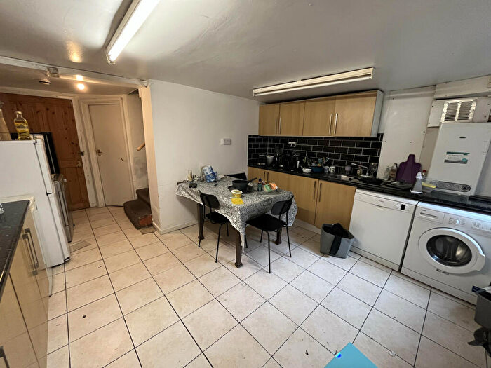 6 Bedroom Terraced House To Rent In Manor Drive, Leeds, West Yorkshire, LS6