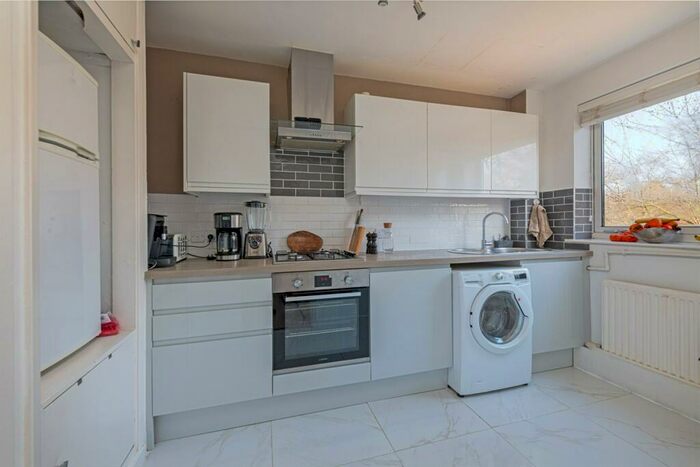 1 Bedroom Flat To Rent In St Mary Le Park Court, SW11